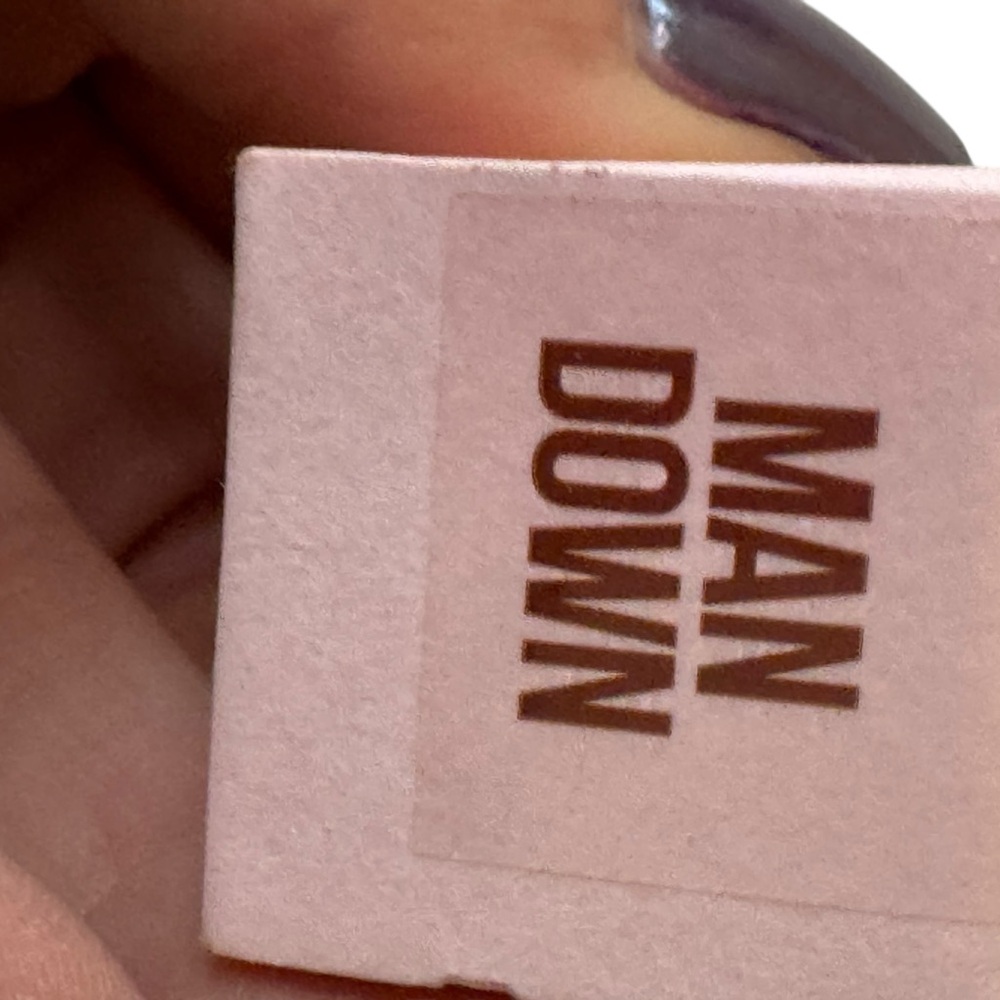 Jeffree Star Women's  Velvet‎ Lipstick - Vibrant Pink "Man Down" - Picture 2 of 6